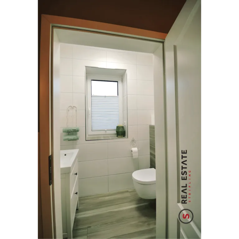 011_G-WC